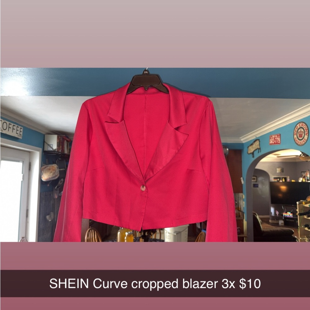SHEIN Curve Fuchsia Cropped Blazer